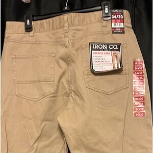 Men’s brand new khaki pants sz 34x32